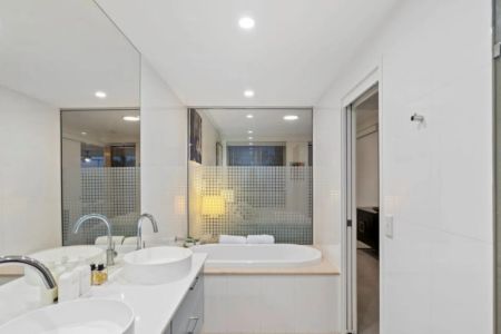 Waterfront Three Bedroom Apartment - Photo 2