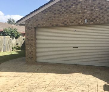 Spacious home in quiet court location - Photo 6