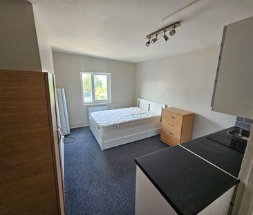 Studio Flat, Park Parade, NW10 - Photo 1