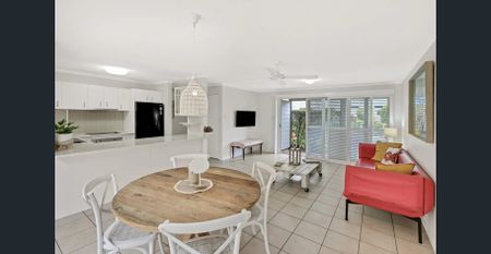 Lakeside living in a sought-after pocket of Noosaville - Photo 5