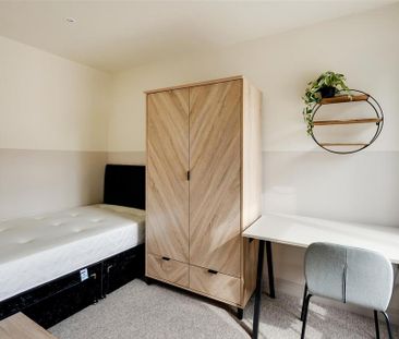 1 bedroom in a house share to rent - Photo 3