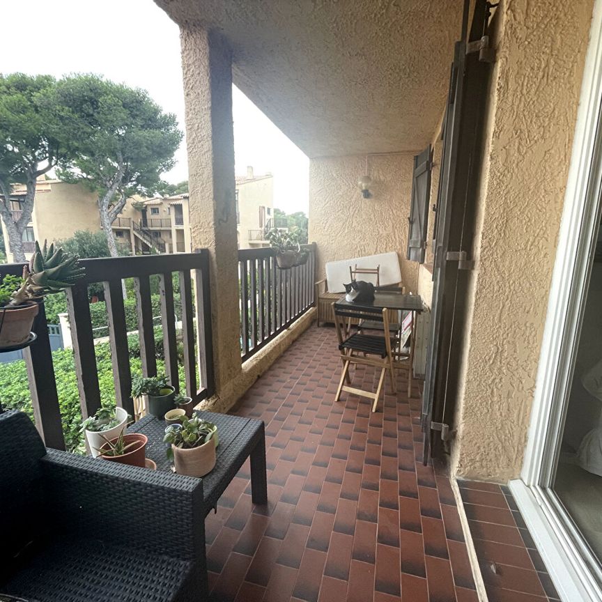A LOUER Appartement Sausset-les-pins 2 pièce(s) 37 m2, bord de mer, résidence sécurisée, une terrasse, - Photo 1