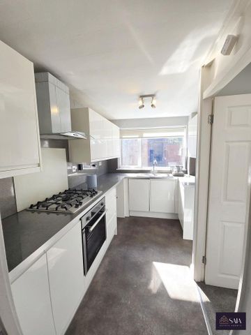 2 bedroom end of terrace house to rent - Photo 2
