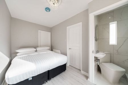 3 bedroom apartment to rent - Photo 4