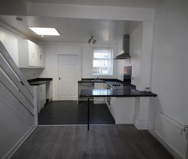 2 Bedroom Terraced House for Rent - Photo 2