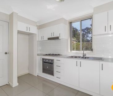 Three Bedroom Townhouse In Convenient Location - Photo 4