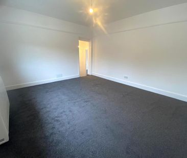 3 bedroom flat to rent - Photo 4