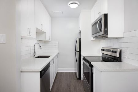 Park Manor - Photo 3