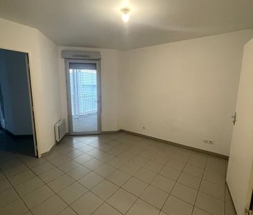 Location Appartement 2 pièces 47m² MARSEILLE 3ème - Photo 2