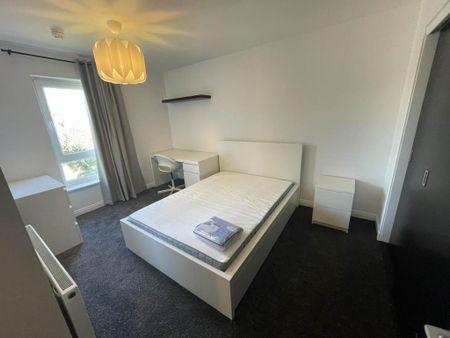 1 bedroom in a house share to rent - Photo 2