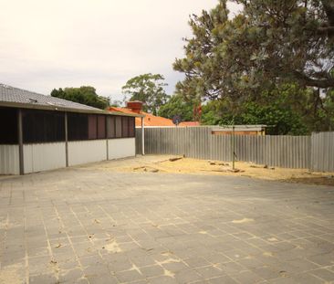 Spacious 3-Bed with Games Room! - Photo 6