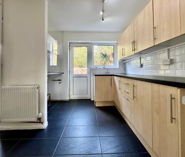 4 bedroom terraced house to rent - Photo 6