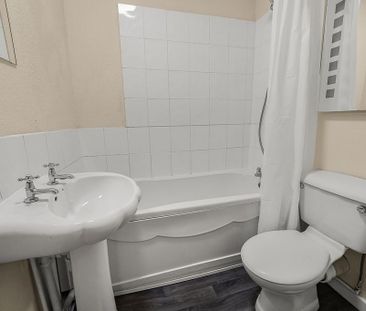 2 bedroom flat to rent - Photo 6