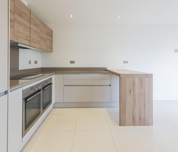 Picardy Close, Dobbs Weir, Hoddesdon - Photo 6