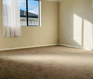 Golden Greenhaven - Photo 1