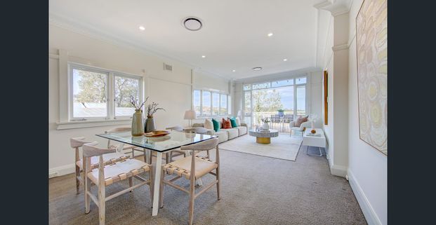 LIGHT, SPACE AND INTIMATE HARBOUR VIEWS - Photo 1