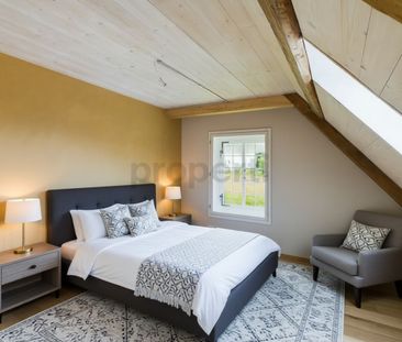 Charming 3.5-room penthouse apartment in a central location in Bätt... - Foto 2