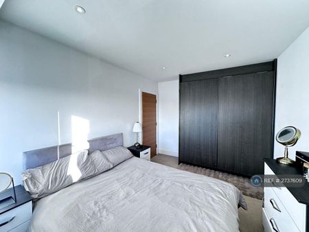 2 bedroom flat to rent - Photo 4