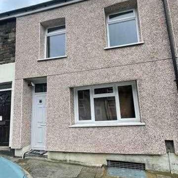 East Road, Tylorstown, CF43 - Photo 1