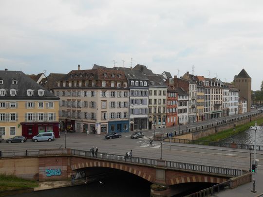Un lumineux studio meublé avec un balcon Gare / quai Saint-Jean - Photo 1
