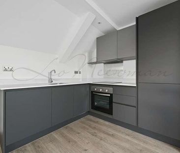Ac Court, Thames Ditton, KT7 - Photo 3
