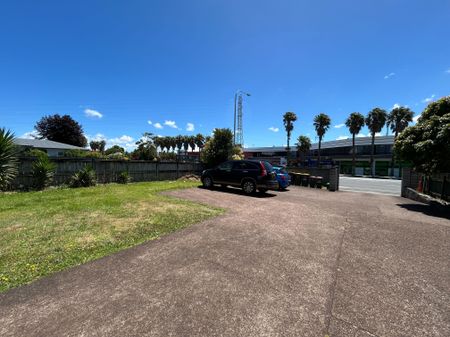 3 Bedrooms on Te Atatu Rd - Photo 4