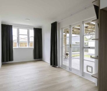 Newly Renovated 3-Bedroom Home with Double Garage - Photo 2