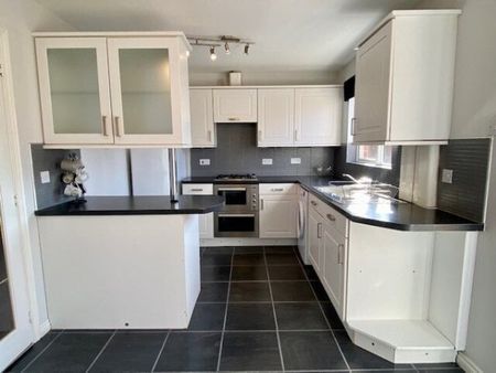 Howe Drive, Blackwood - Photo 3