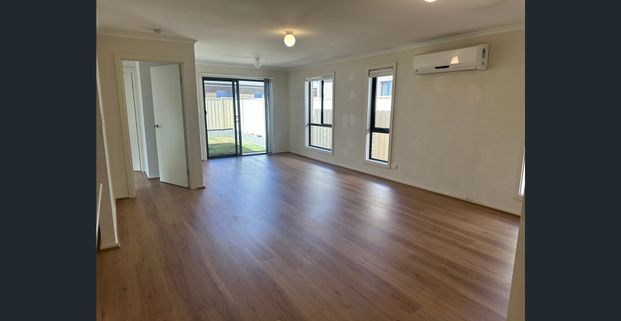 *** Applications Closed*** Modern 3-Bedroom Home in a Quiet, Convenient Location - Photo 1