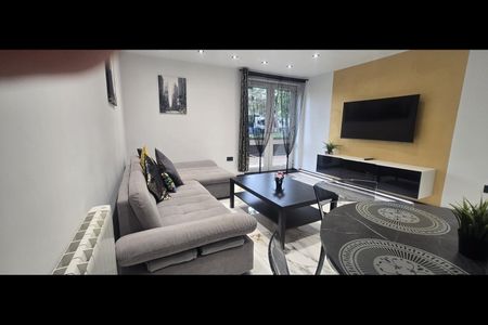 2 Bed Flat, The Pavilion, NG7 - Photo 2