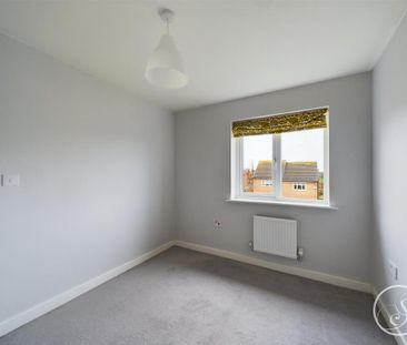 3 bedroom semi-detached house to rent - Photo 2