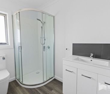 Meticulously Renovated Home in Devonport! - Photo 5