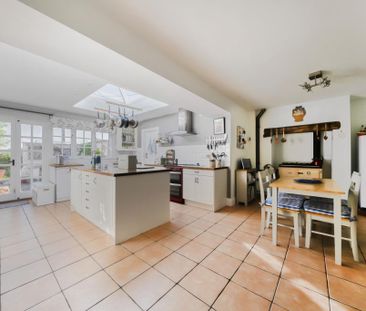 4 bedroom semi-detached house to rent - Photo 5