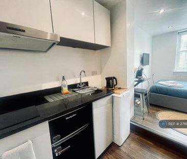 Studio to rent - Photo 1