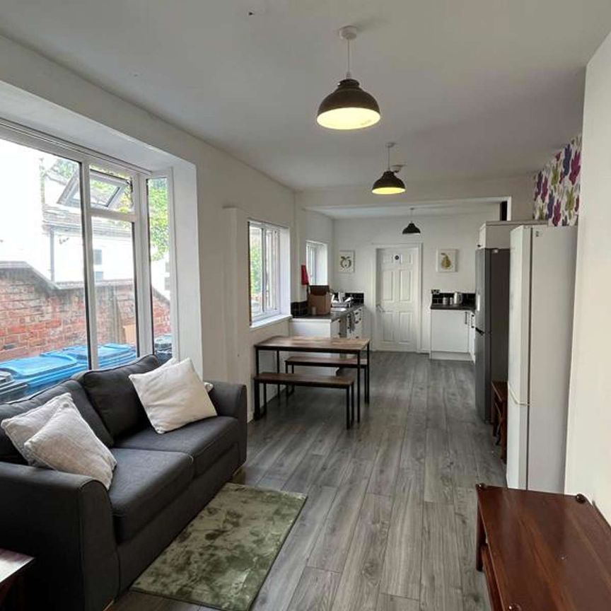 🏡 Traditional HMO Living at 74 Mayfield Street, Hull Room 4 - Double Room - Photo 1