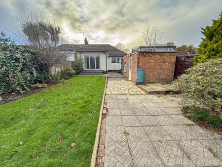 St Georges Drive, Carpenders Park, WD19 - Photo 5