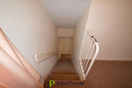 2 bedroom maisonette to rent - Photo 2