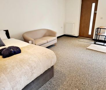 Studio to rent - Photo 1