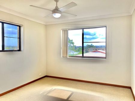 Great 2 bedroom unit in the heart of Greenslopes! - Photo 4