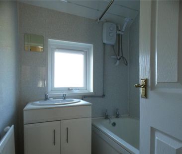 3 bedroom terraced house to rent - Photo 6