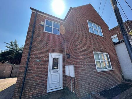 3 bedroom detached house to rent - Photo 2