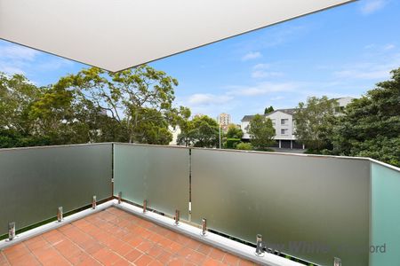 Renovated Three Bedroom Apartment - Photo 5