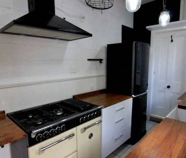 Charming pet friendly Home on Wallace Street – Your Perfect Sanctuary! - Photo 3