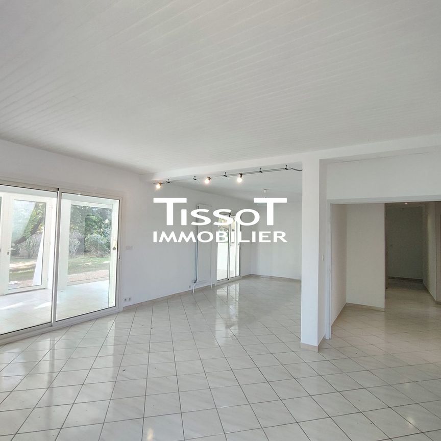 Location Maison 6 pièces 243m² NIMES 30900 - Photo 1
