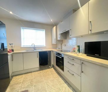 3 bedroom ground floor flat to rent - Photo 3