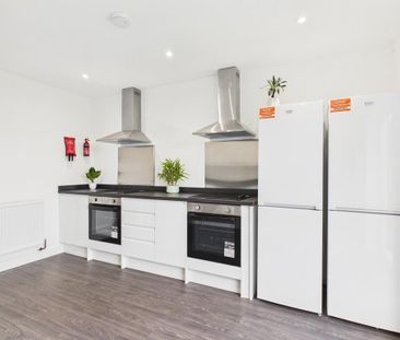 1 bedroom in a house share to rent - Photo 3