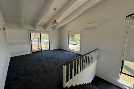 SPACIOUS 5 BEDROOM HOME WITH POOL, SPA & MULTIPLE LIVING AREAS! - Photo 2