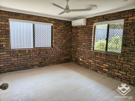 Freshly Renovated House â Spacious and Ready to Move In! - Photo 4