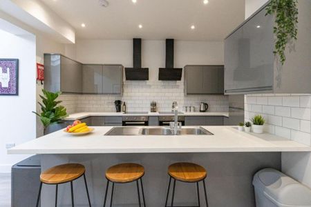 8 bedroom terraced house to rent - Photo 3