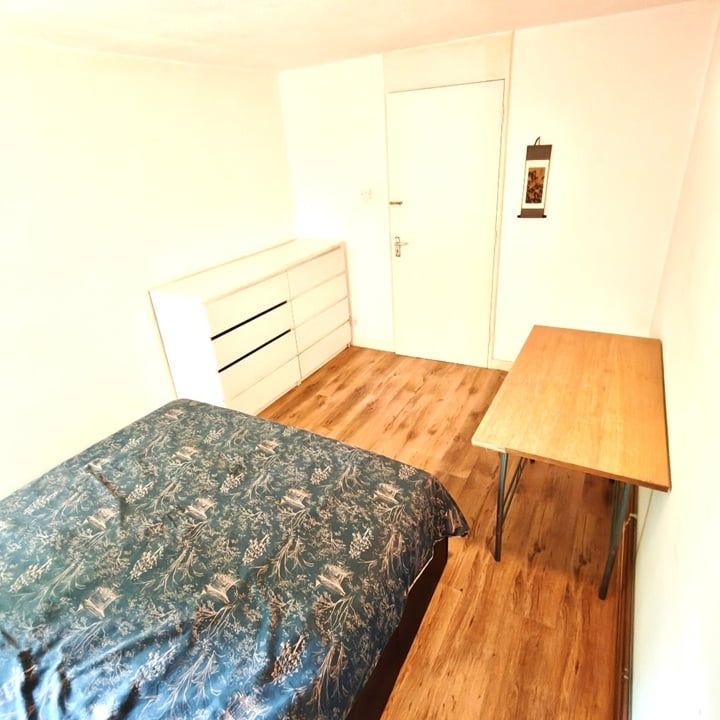 Room in a Shared Flat, London, SW9 - Photo 1
